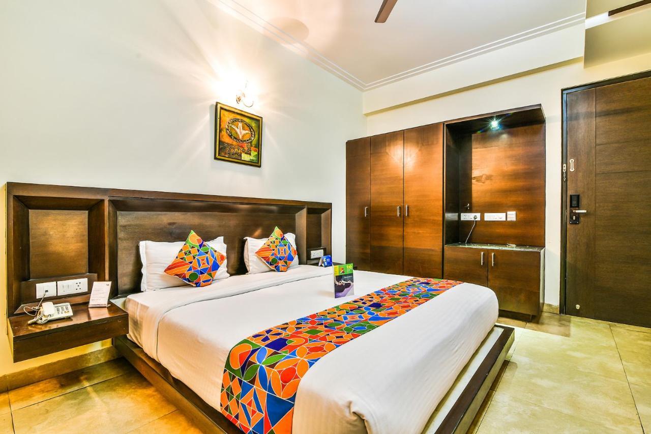 Fabhotel Oasis Dlf Phase 3 Gurgaon Exterior foto
