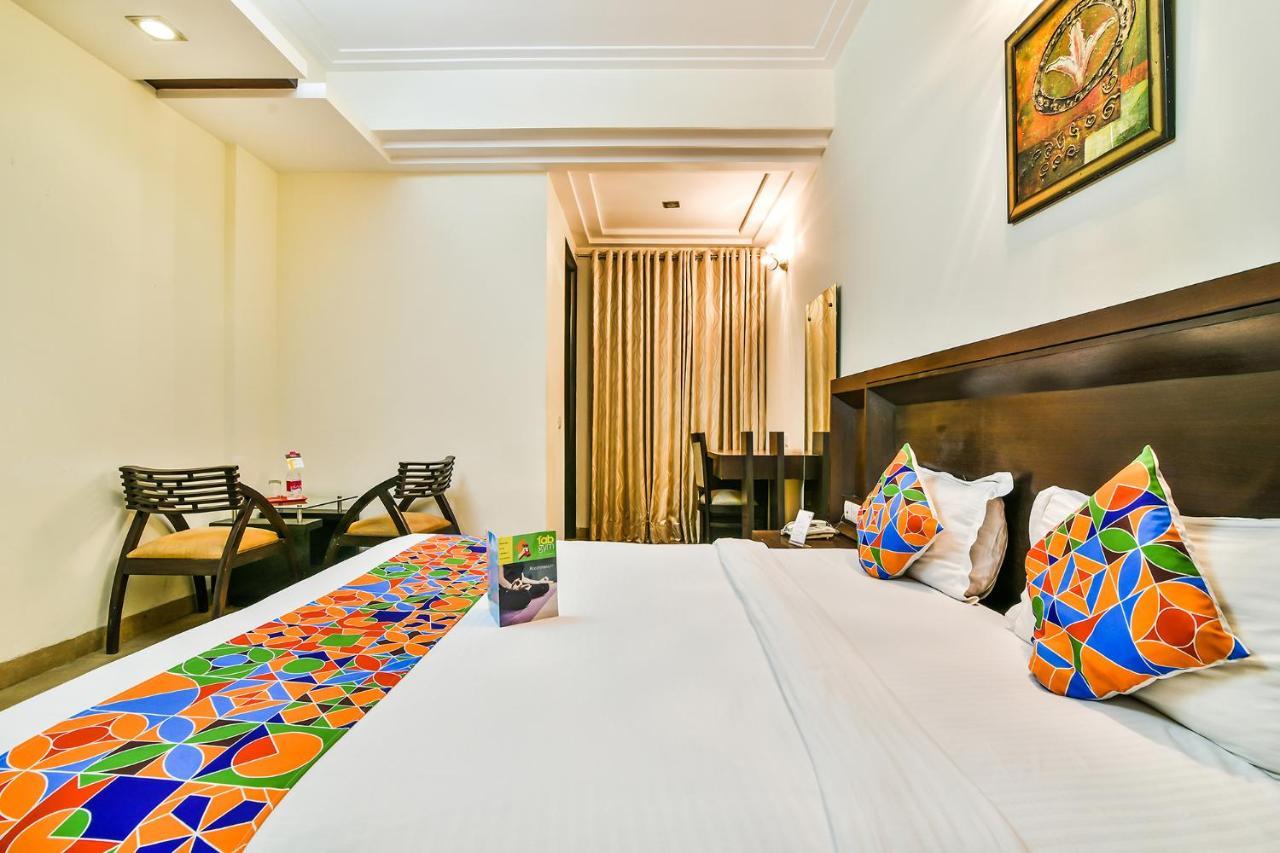 Fabhotel Oasis Dlf Phase 3 Gurgaon Exterior foto